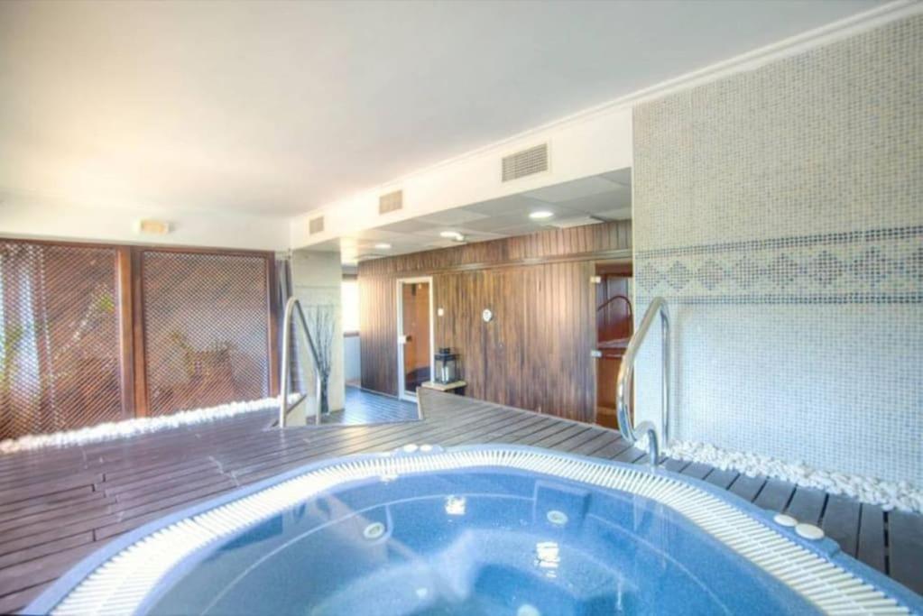 Apartamento La Mairena - Chic Getaway With Sea & Mountain Views, And Sports *