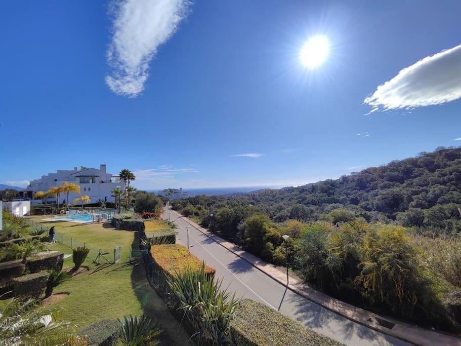 Apartamento La Mairena - Chic Getaway With Sea & Mountain Views, And Sports