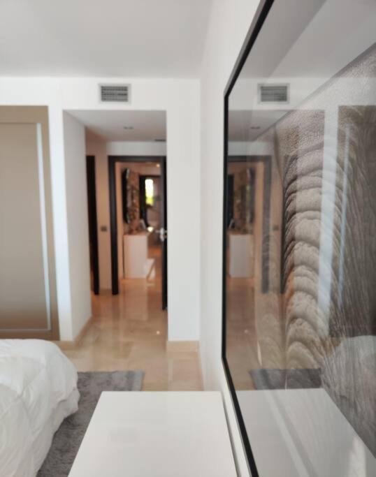 Apartamento La Mairena - Chic Getaway With Sea & Mountain Views, And Sports